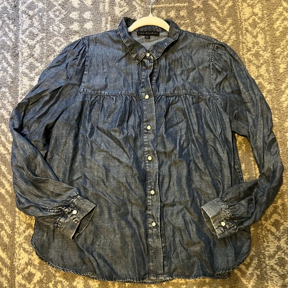 Jane and Delancey Denim Shirt size L love the buttons on this (SKU G106) - Picture 1 of 10